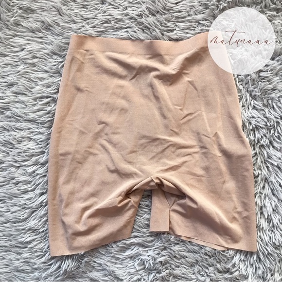 Skims Sheer Sculpt Low Back Short in Clay M - Picture 1 of 3
